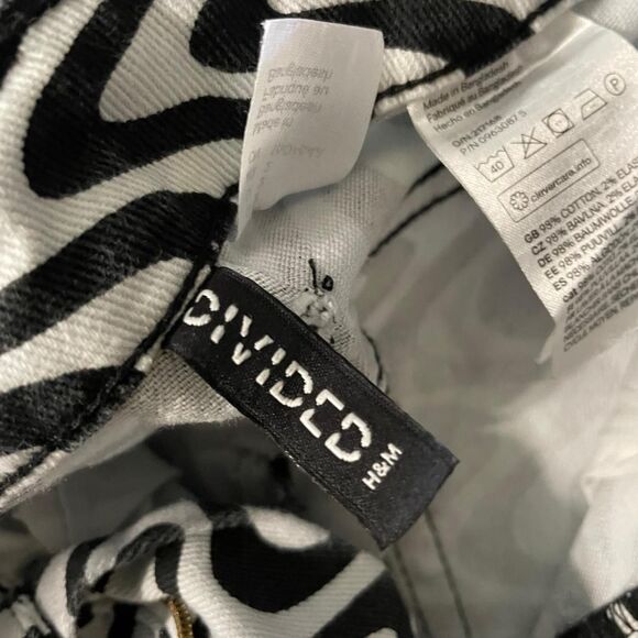 Women's Jeans Pants Size 2 with cool black and white wavy design H&M Divided - Picture 2 of 7